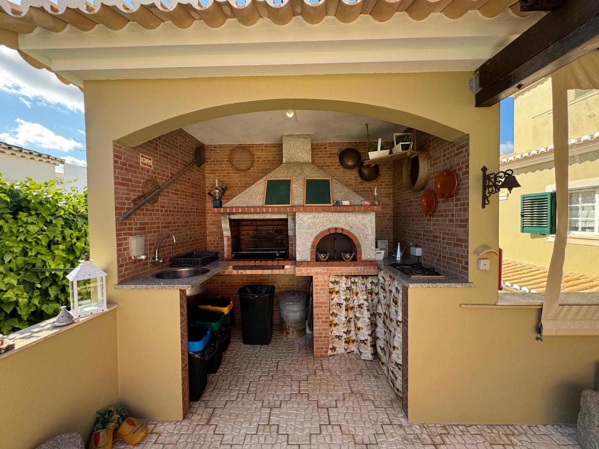 Happy Silva Guesthouse Lagos Bagian luar foto