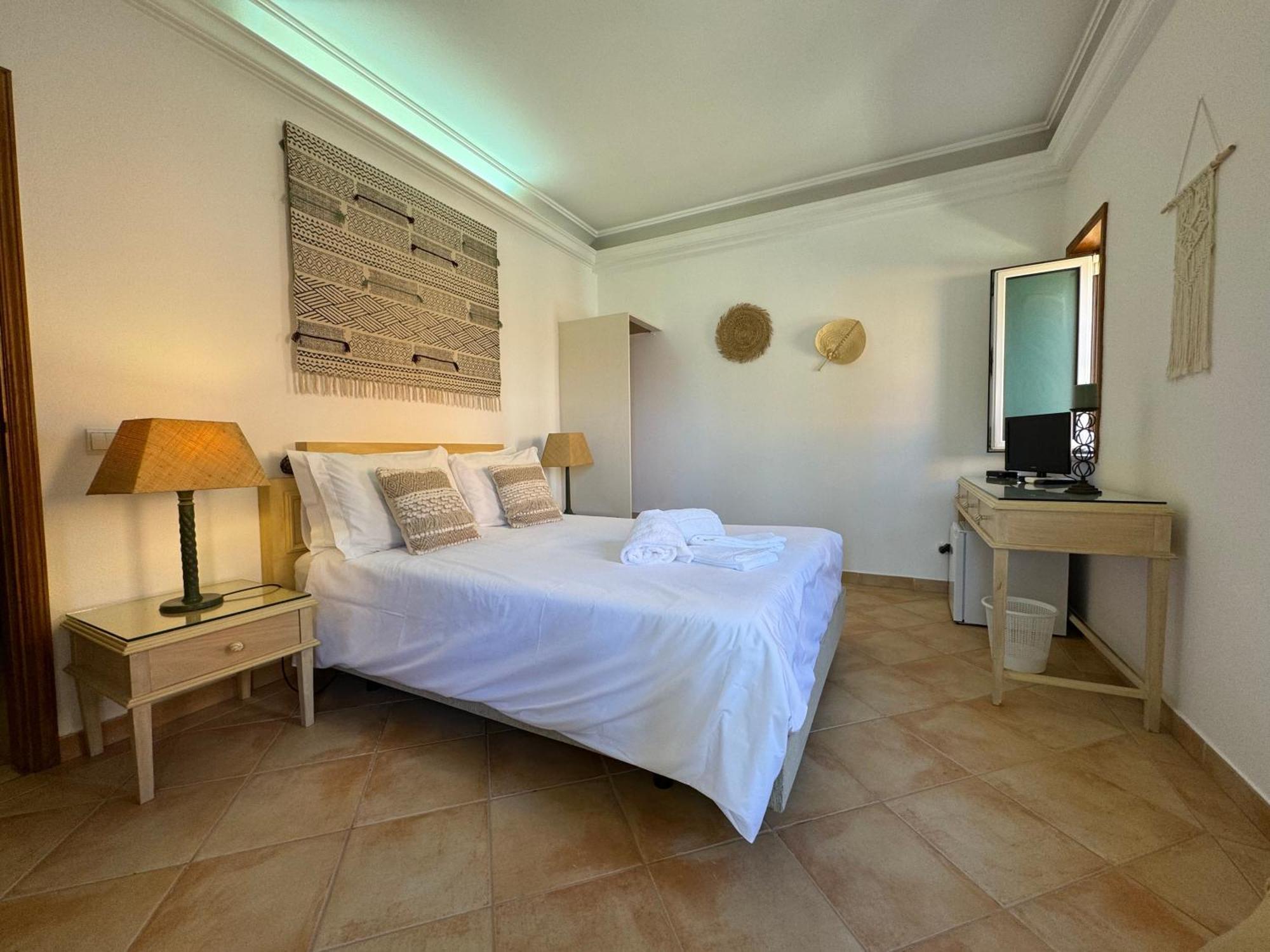 Happy Silva Guesthouse Lagos Bagian luar foto