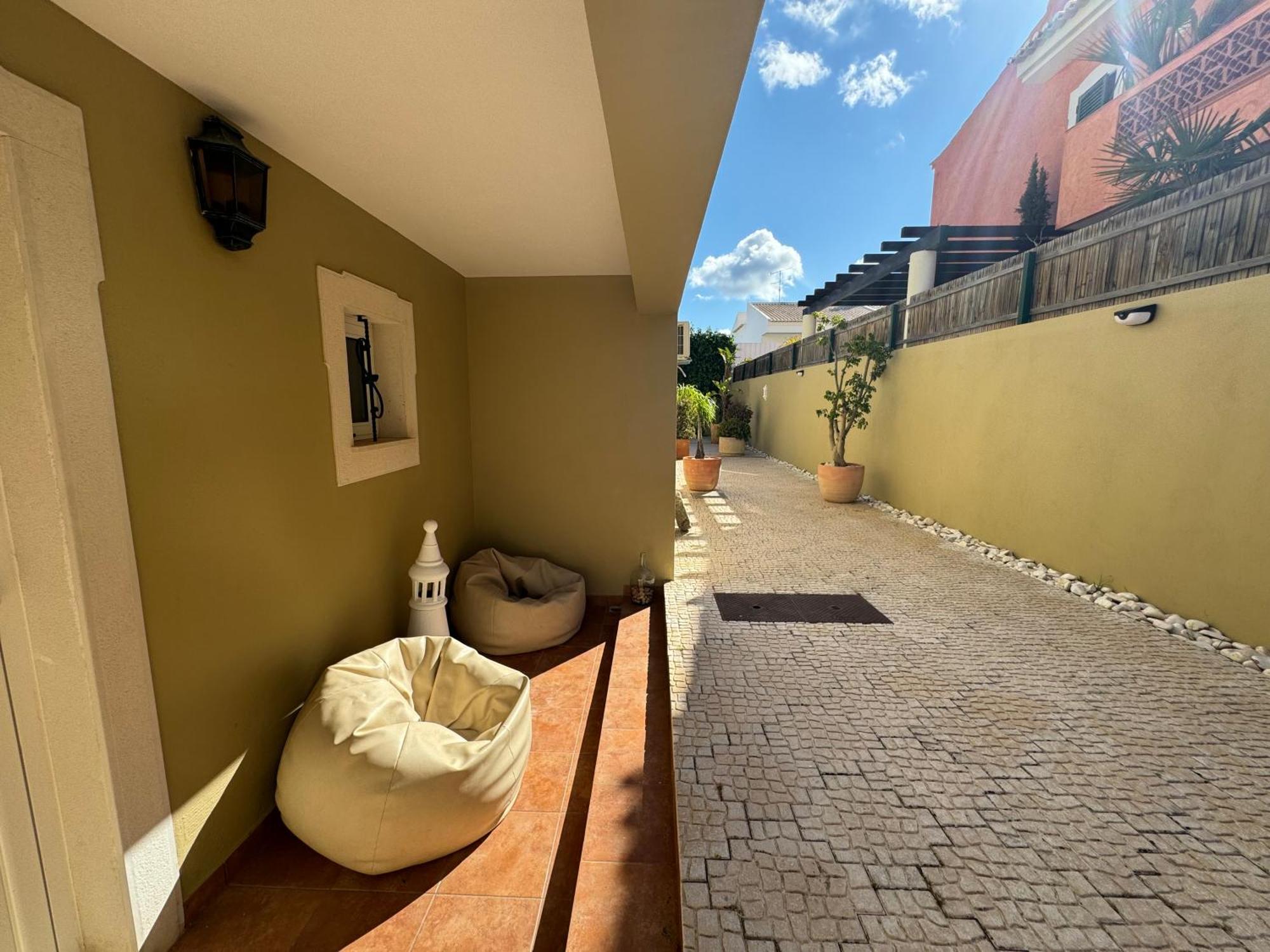 Happy Silva Guesthouse Lagos Bagian luar foto