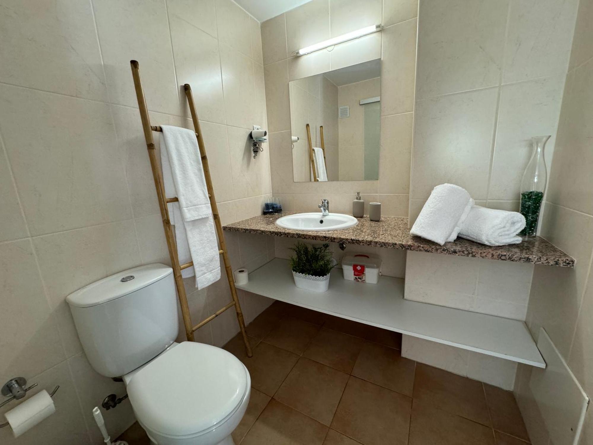 Happy Silva Guesthouse Lagos Bagian luar foto