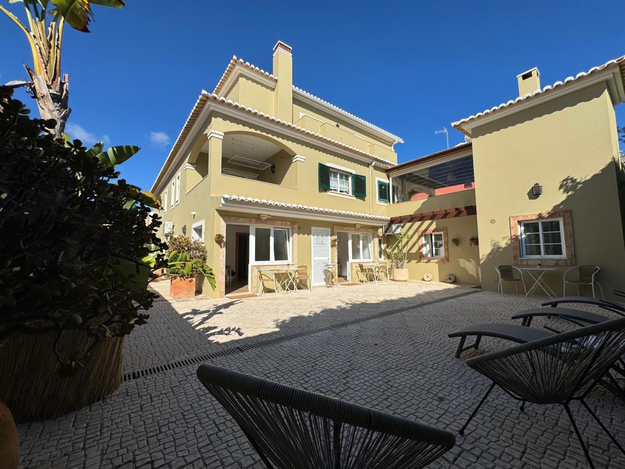 Happy Silva Guesthouse Lagos Bagian luar foto
