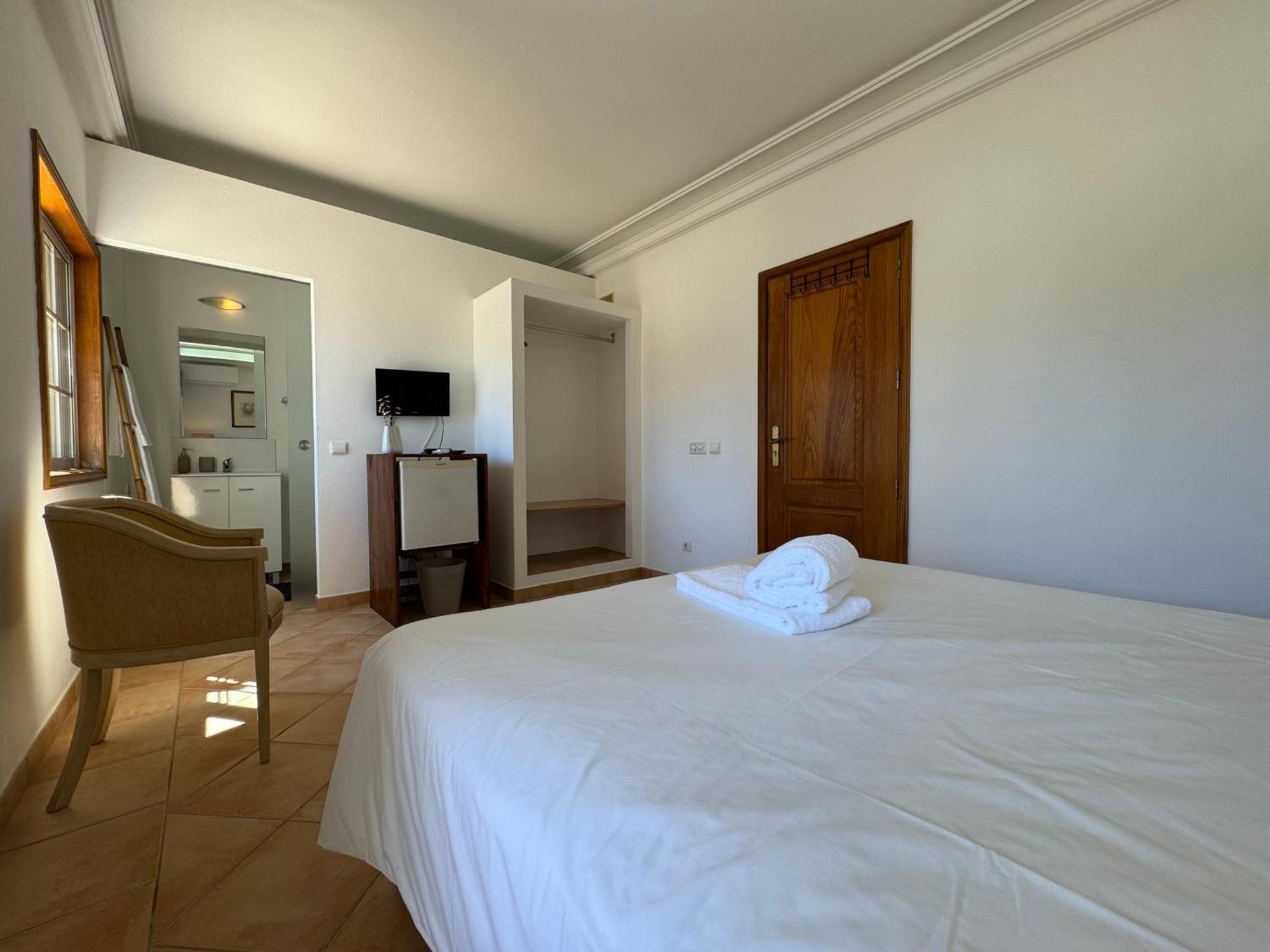 Happy Silva Guesthouse Lagos Bagian luar foto
