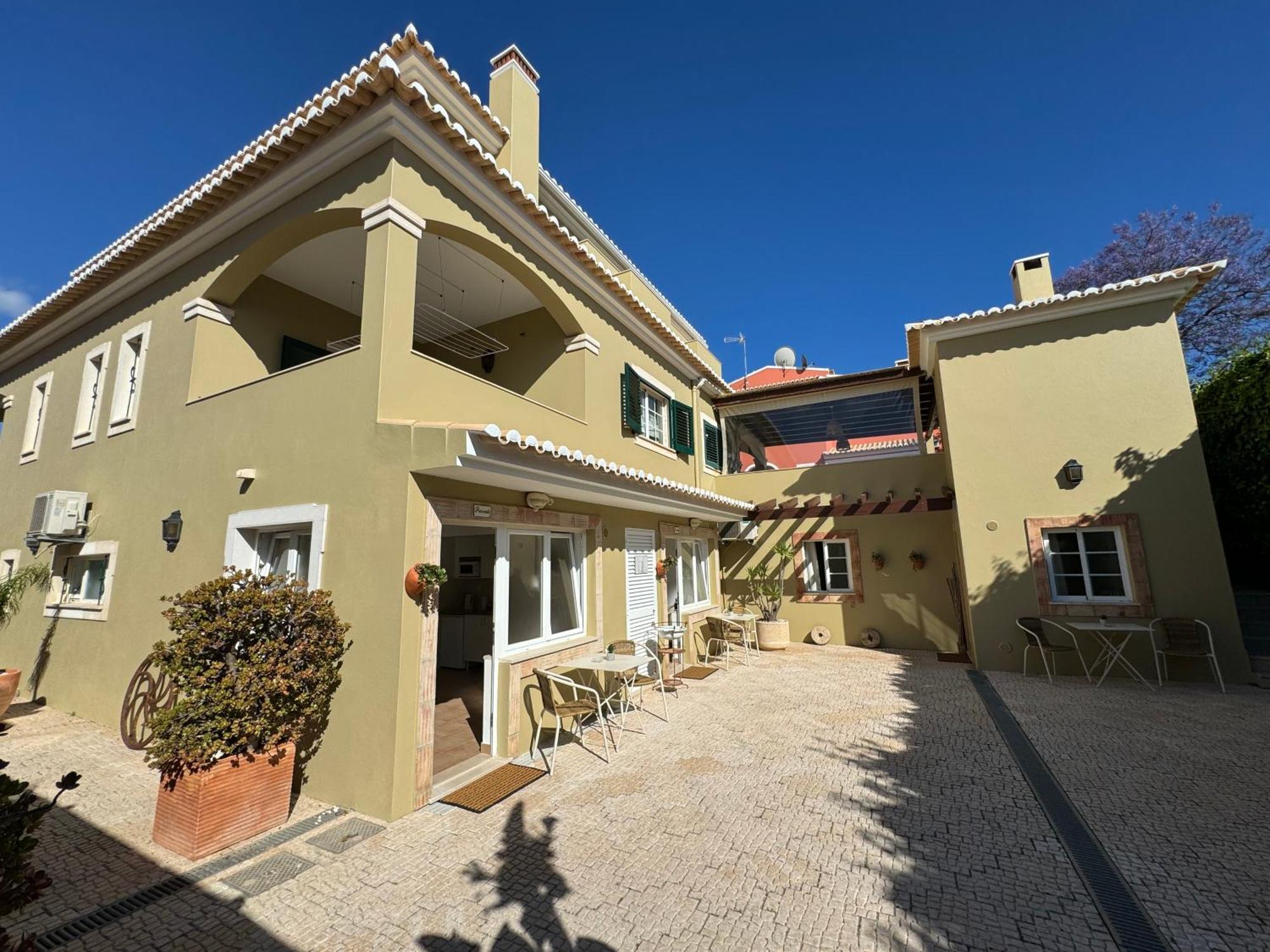 Happy Silva Guesthouse Lagos Bagian luar foto