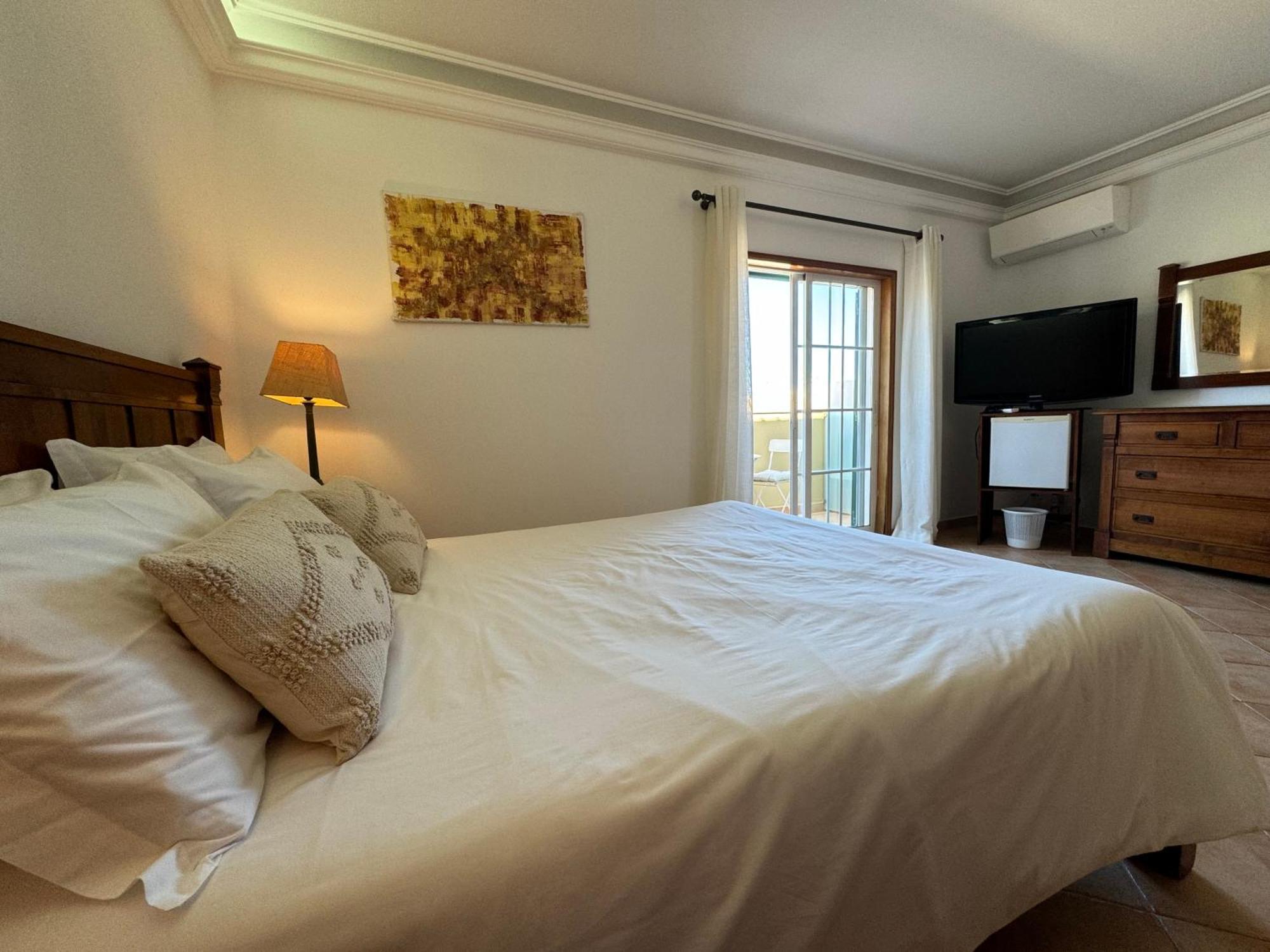 Happy Silva Guesthouse Lagos Bagian luar foto