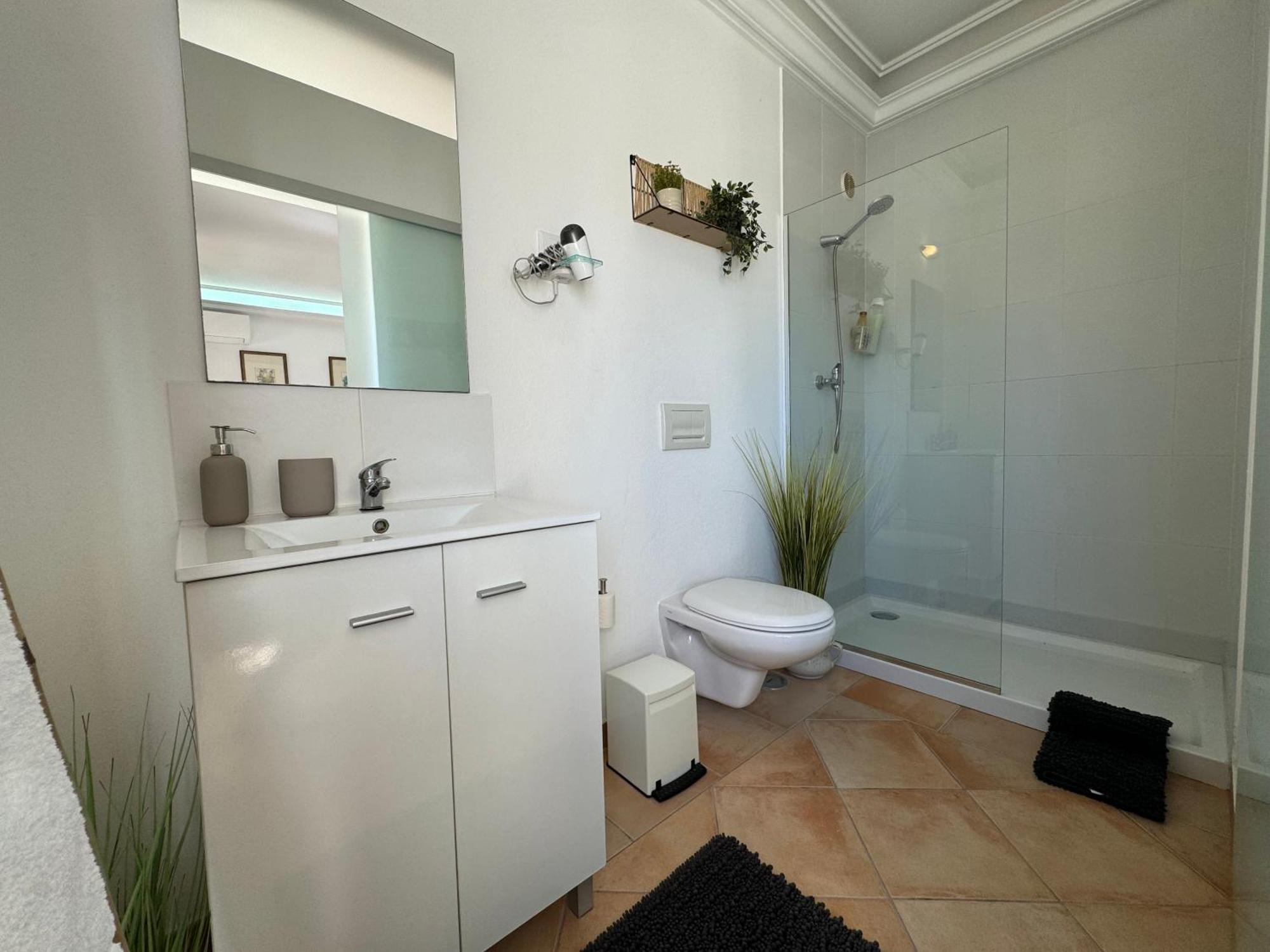 Happy Silva Guesthouse Lagos Bagian luar foto