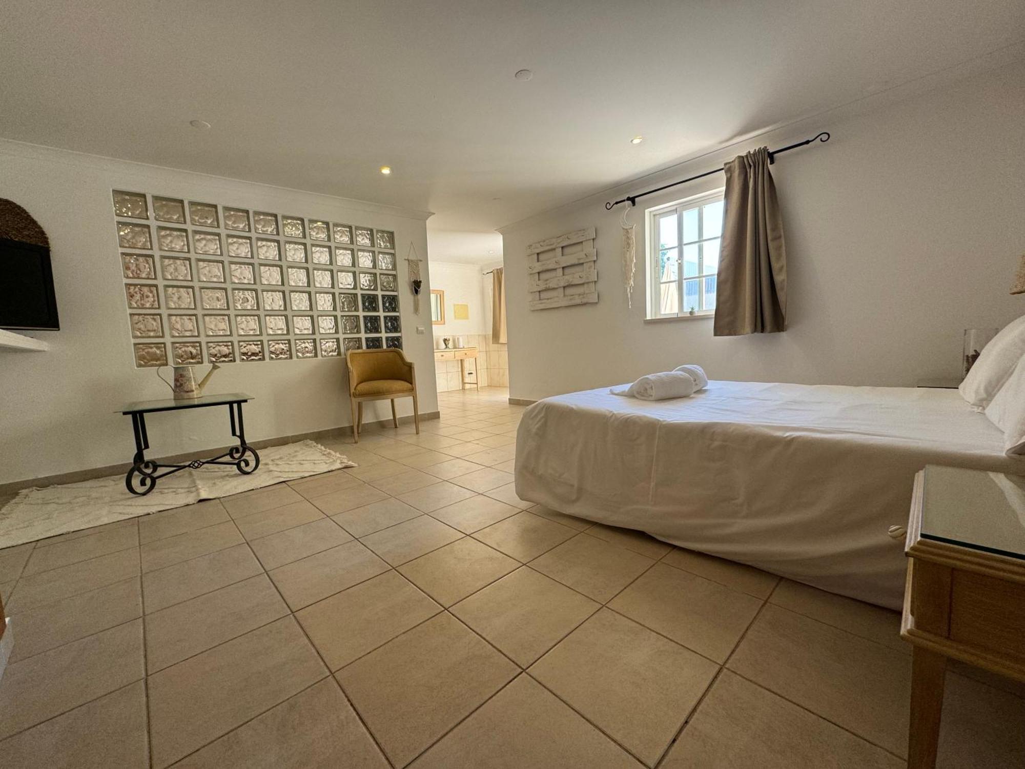 Happy Silva Guesthouse Lagos Bagian luar foto