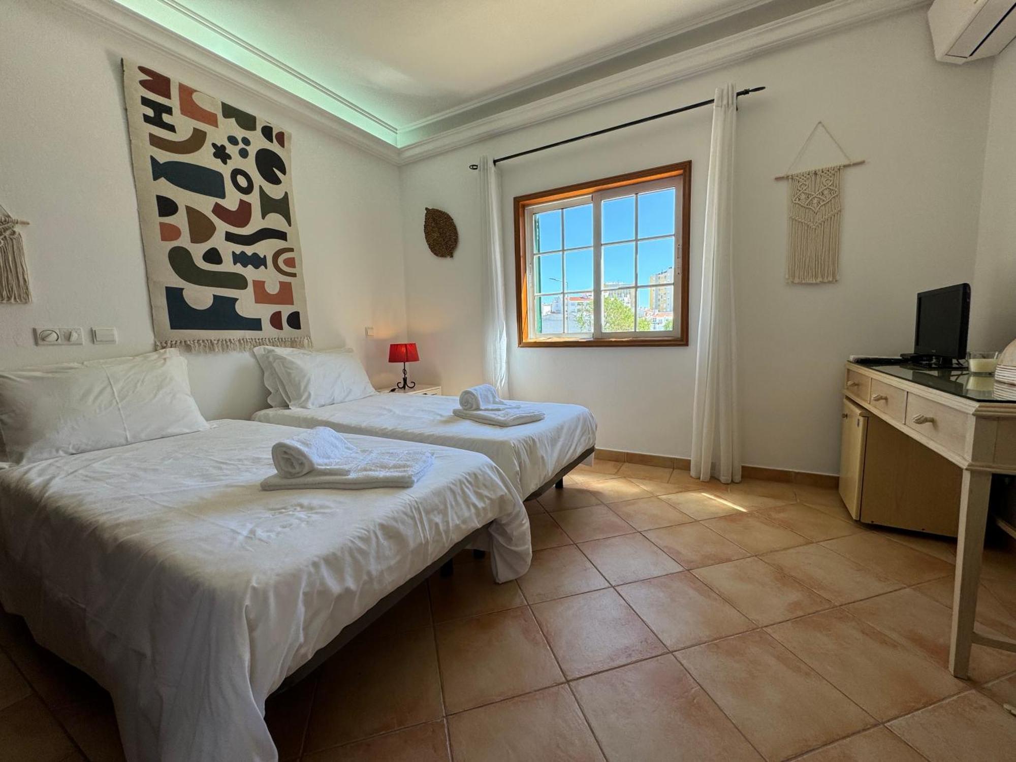 Happy Silva Guesthouse Lagos Bagian luar foto
