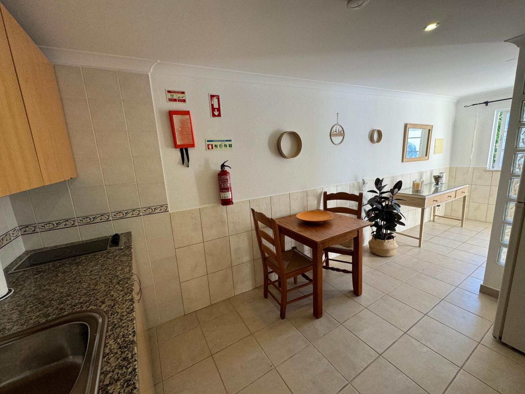 Happy Silva Guesthouse Lagos Bagian luar foto