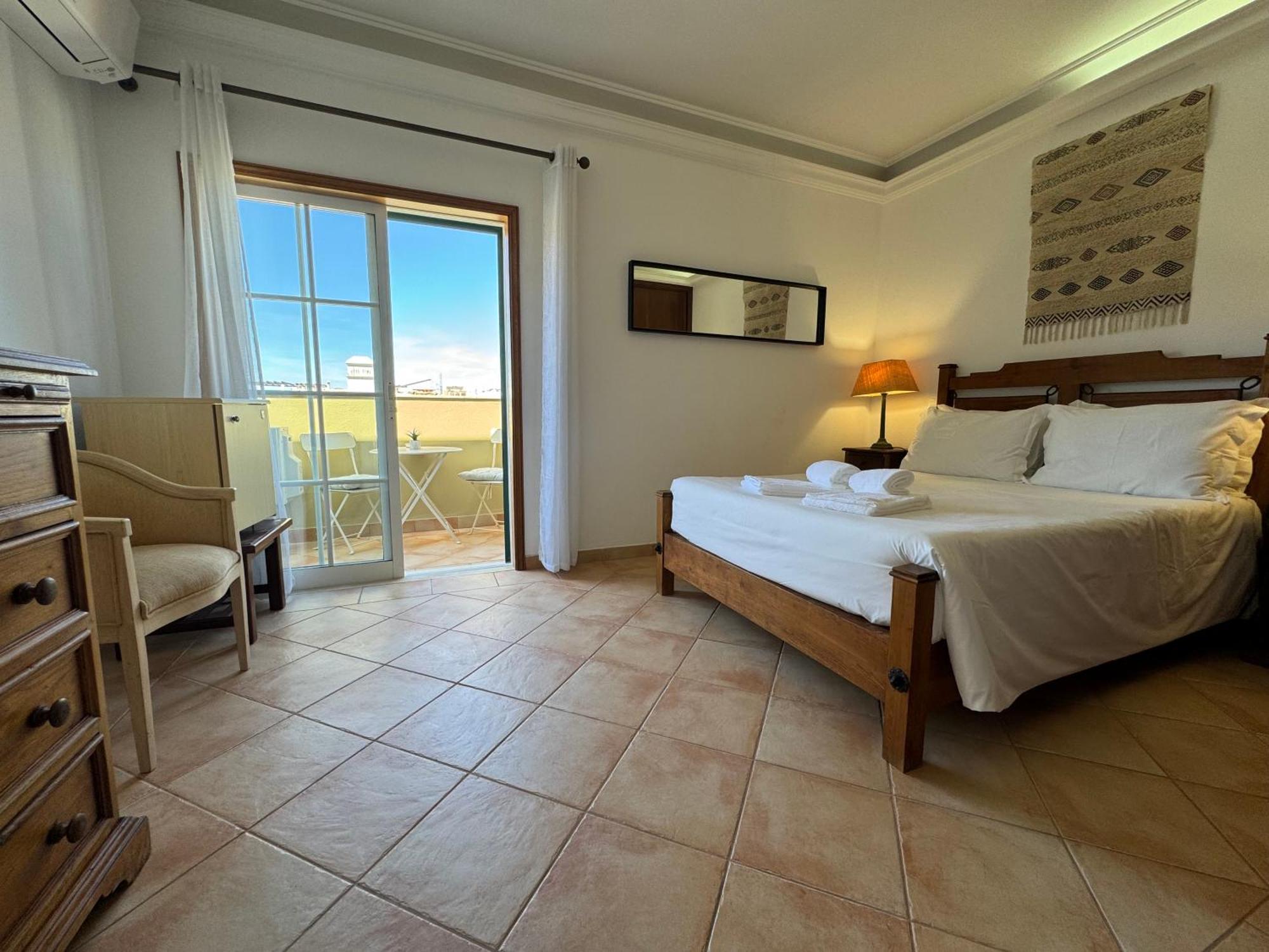Happy Silva Guesthouse Lagos Bagian luar foto