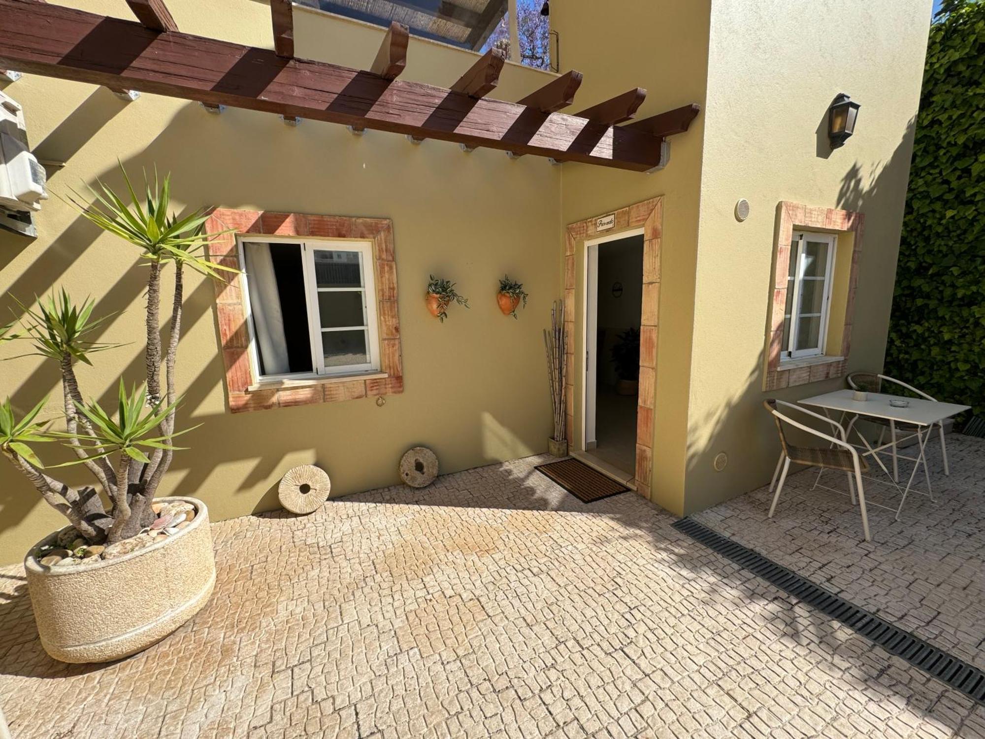 Happy Silva Guesthouse Lagos Bagian luar foto