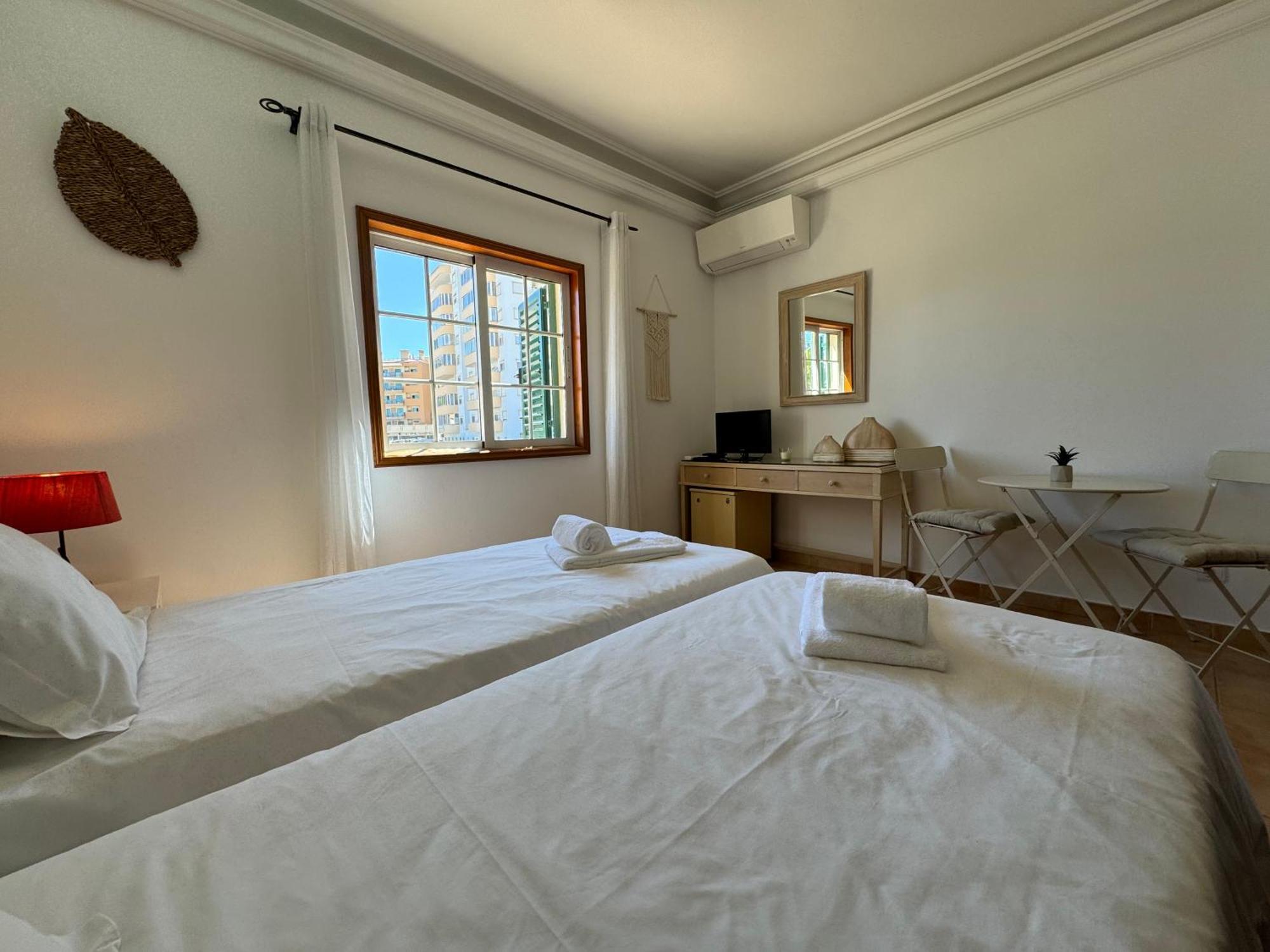 Happy Silva Guesthouse Lagos Bagian luar foto