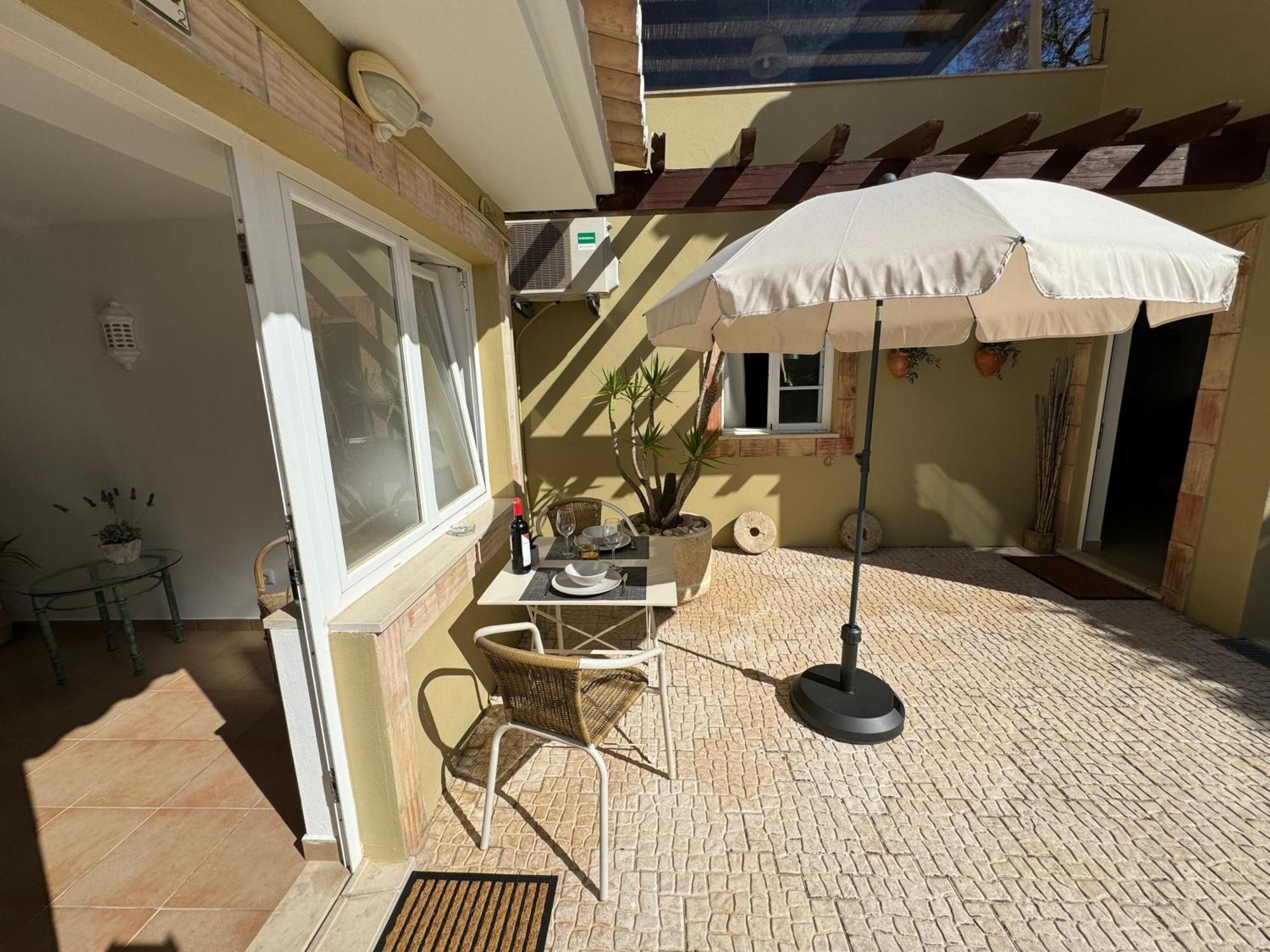 Happy Silva Guesthouse Lagos Bagian luar foto