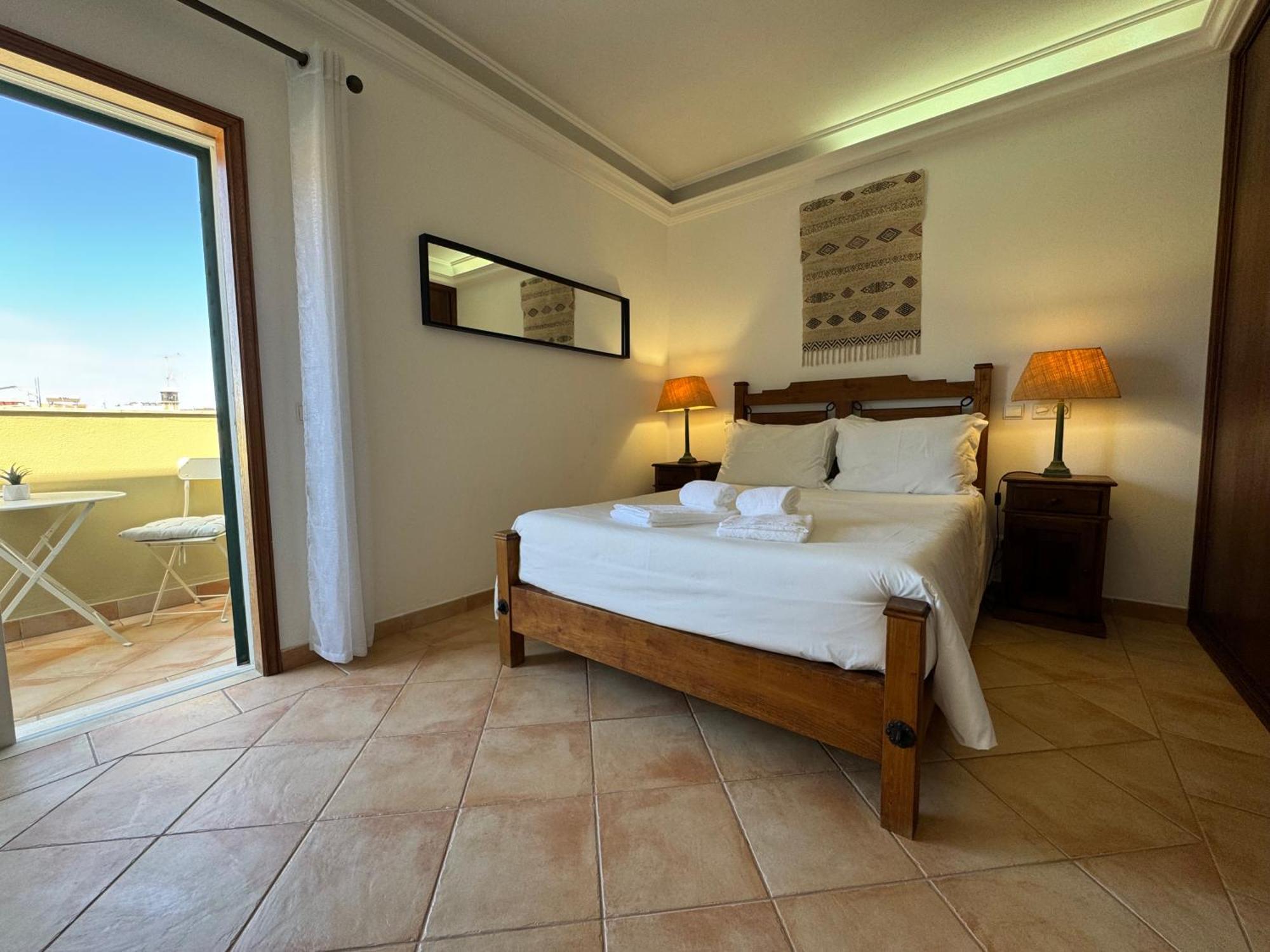 Happy Silva Guesthouse Lagos Bagian luar foto